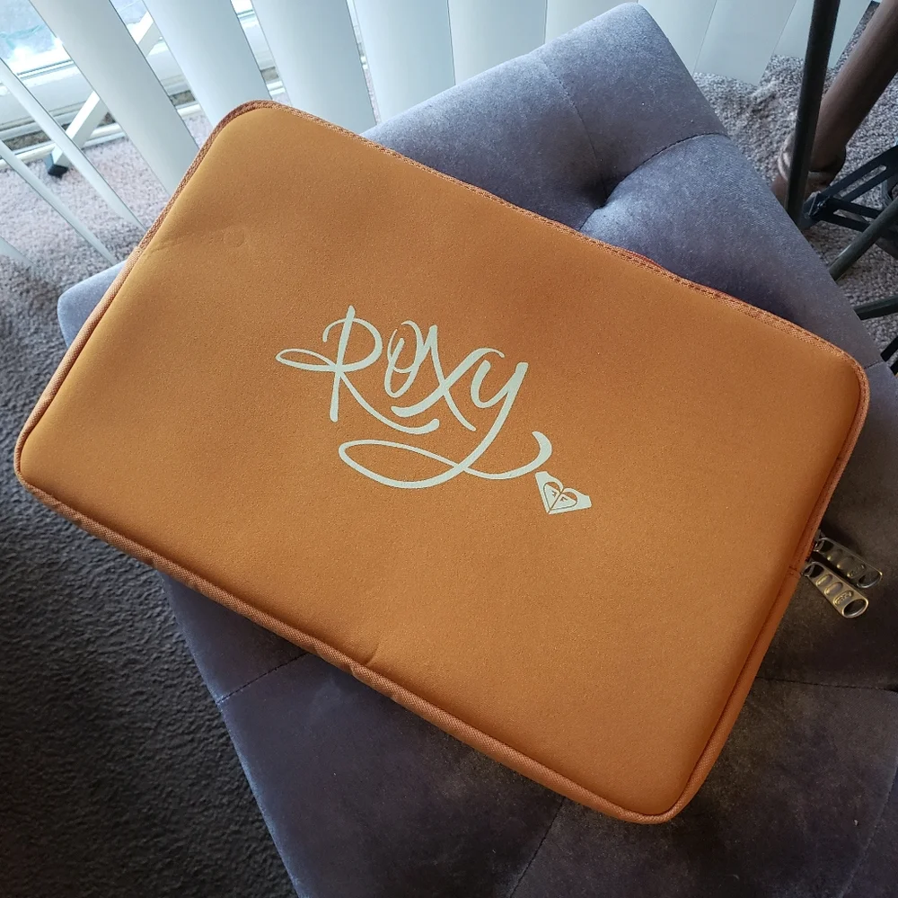 Roxy IPad Tablet eBook laptop Sleeve Case 15 Inches